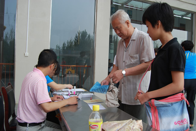 东方外国语学校报名现场