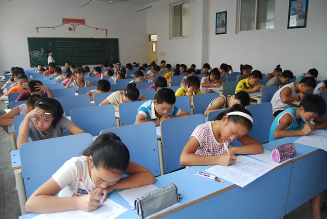 洛阳东方外国语学校入学考试现场