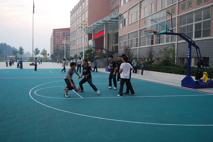 洛阳东方外国语学校课后操场