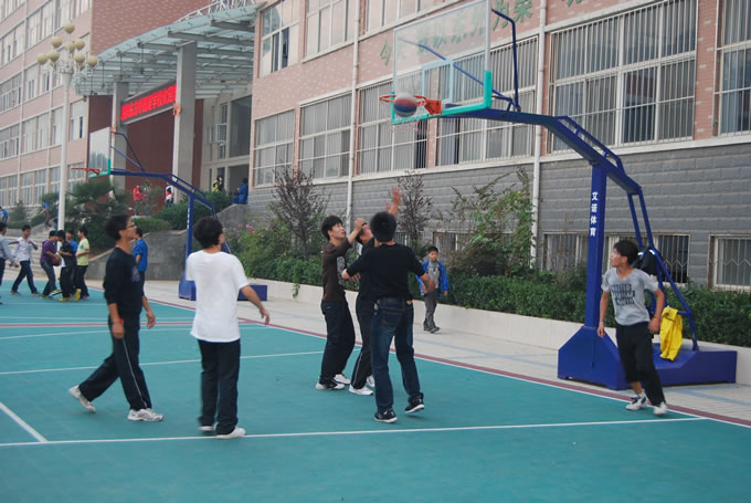 洛阳东方外国语学校课后操场