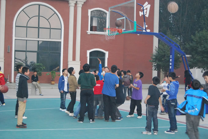 洛阳东方外国语学校课后操场