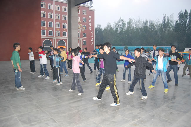 洛阳东方外国语学校,街舞