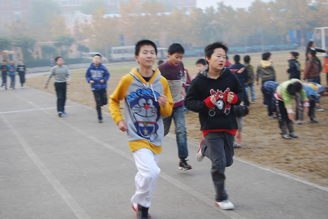 达标运动会长跑