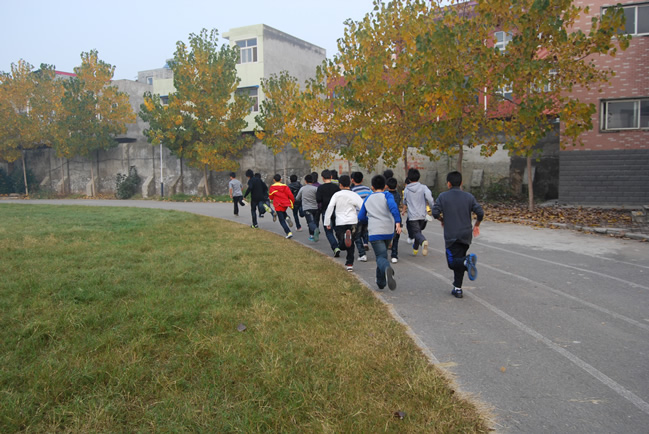 达标运动会长跑