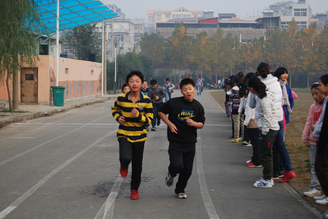达标运动会长跑