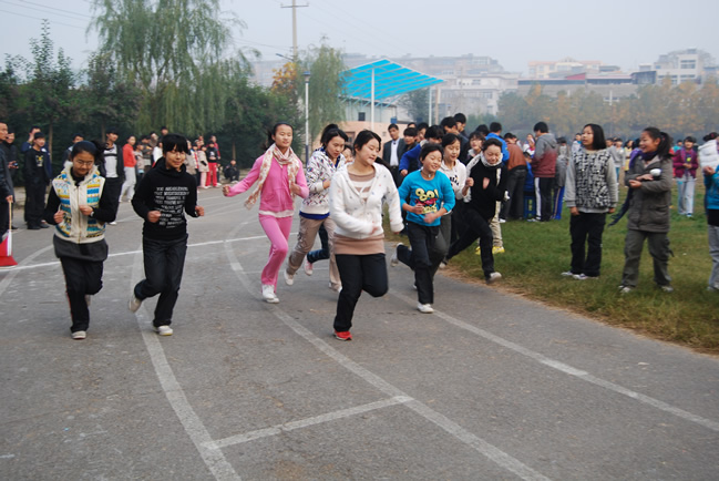 达标运动会长跑
