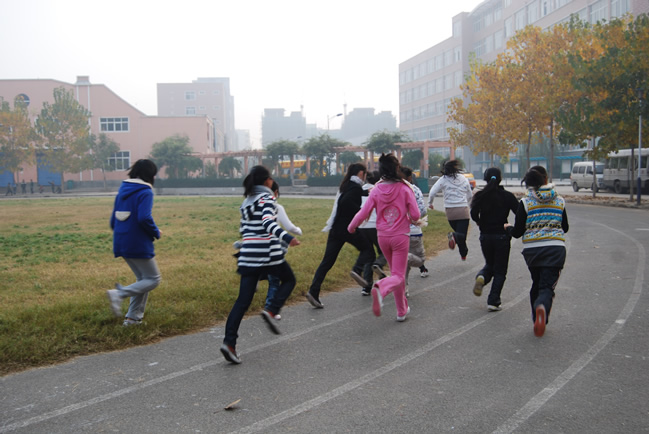 达标运动会长跑