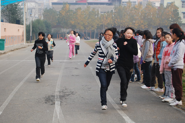 达标运动会长跑