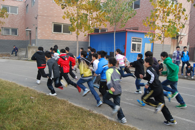 达标运动会长跑