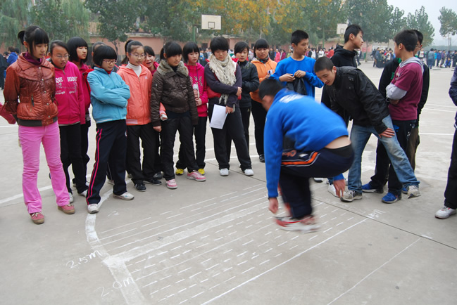达标运动会立定跳远