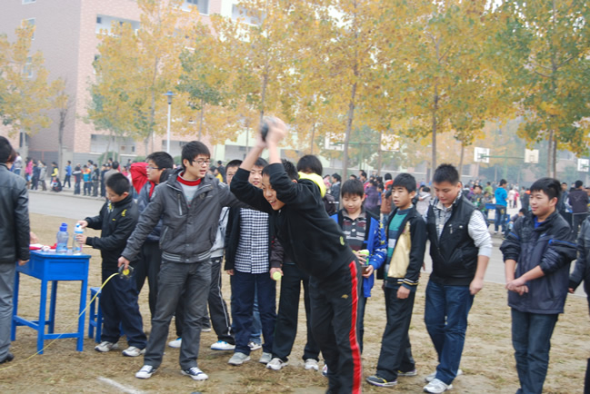 体育达标运动会掷实心球