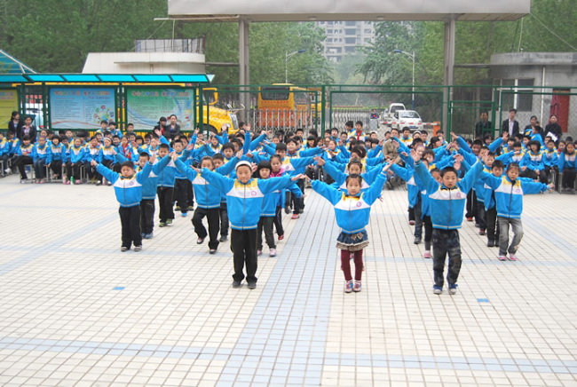 洛阳东方外国语学校小学部广播操比赛