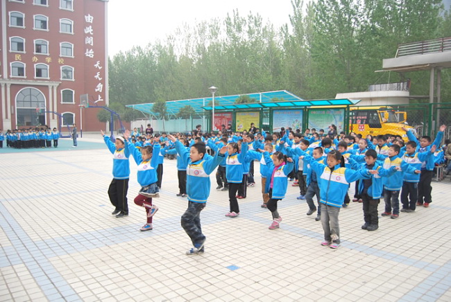 洛阳东方外国语学校小学部广播操比赛