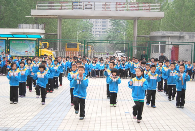 洛阳东方外国语学校小学部广播操比赛