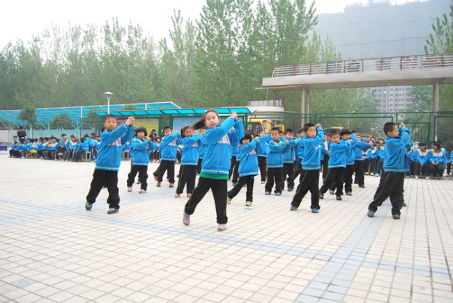 洛阳东方外国语学校小学部广播操比赛