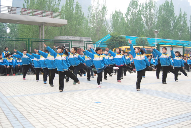 洛阳东方外国语学校小学部广播操比赛