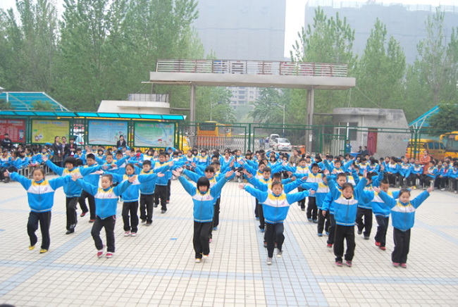 洛阳东方外国语学校小学部广播操比赛