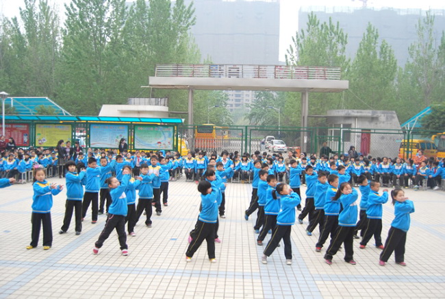 洛阳东方外国语学校小学部广播操比赛