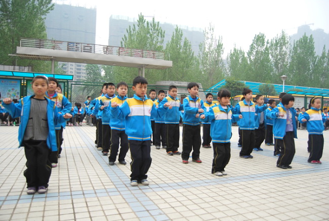 洛阳东方外国语学校小学部广播操比赛