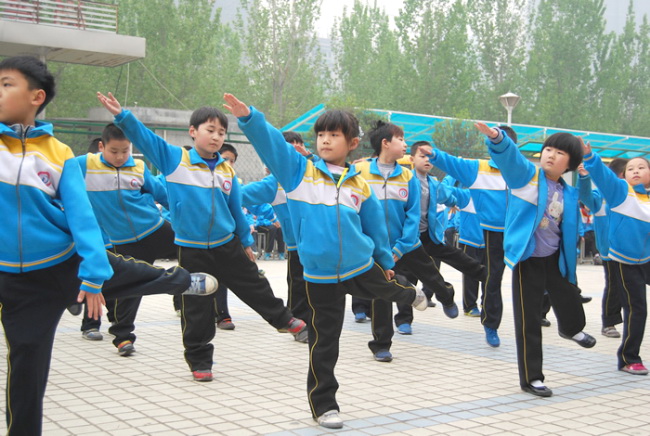 洛阳东方外国语学校小学部广播操比赛