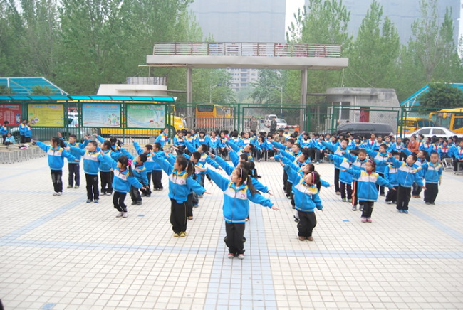 洛阳东方外国语学校小学部广播操比赛