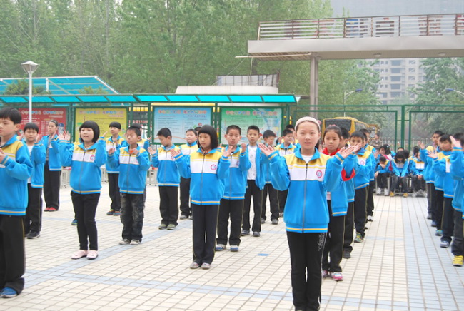 洛阳东方外国语学校小学部广播操比赛