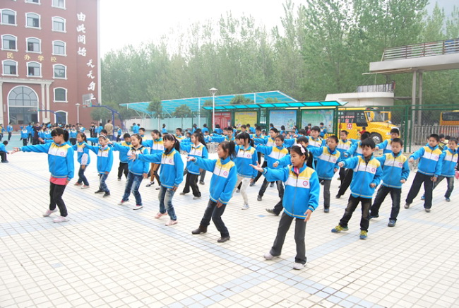 洛阳东方外国语学校小学部广播操比赛