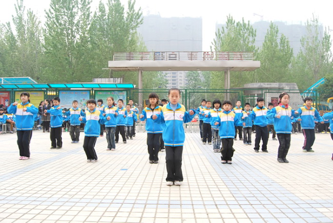 洛阳东方外国语学校小学部广播操比赛