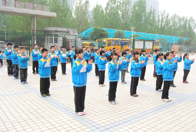 洛阳东方外国语学校小学部广播操比赛