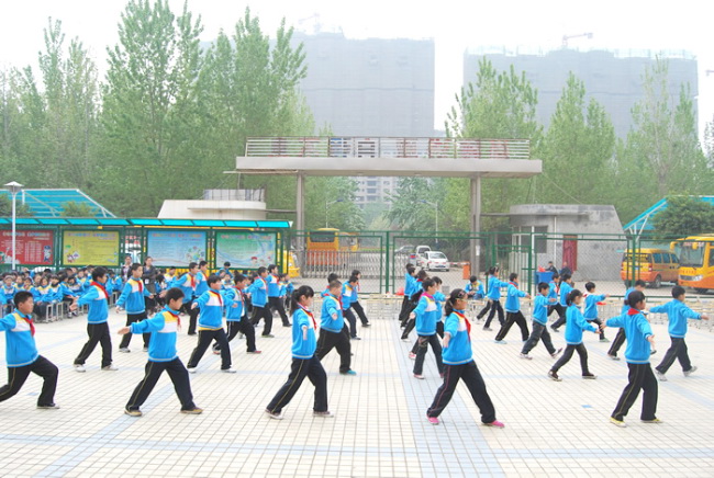 洛阳东方外国语学校小学部广播操比赛