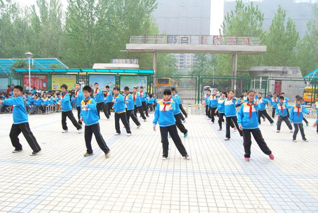 洛阳东方外国语学校小学部广播操比赛