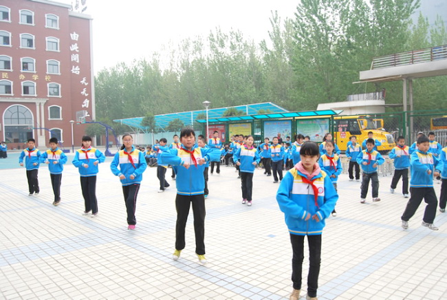 洛阳东方外国语学校小学部广播操比赛