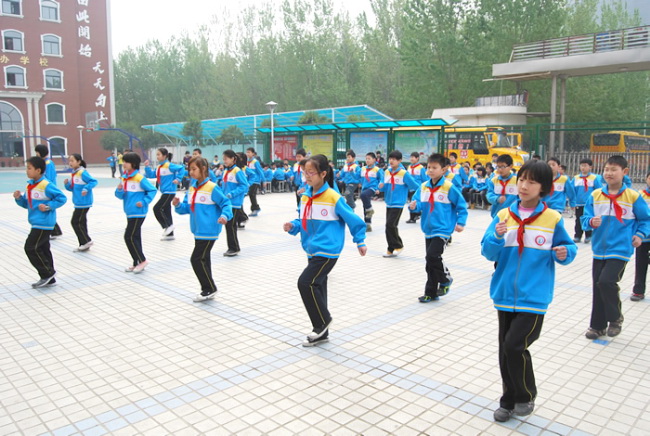 洛阳东方外国语学校小学部广播操比赛