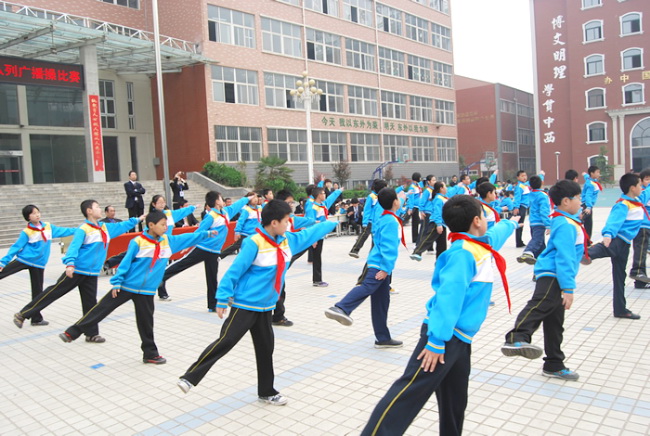 洛阳东方外国语学校小学部广播操比赛