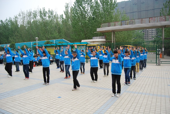 洛阳东方外国语学校中学部广播操比赛