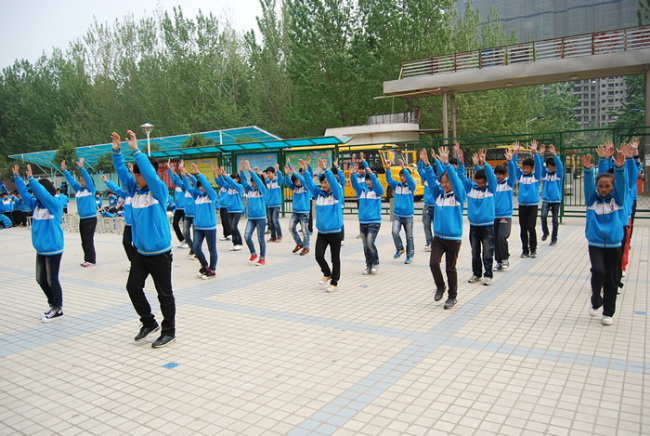 洛阳东方外国语学校中学部广播操比赛