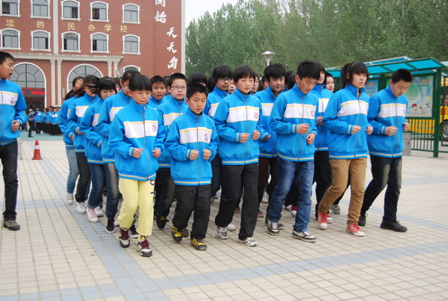 洛阳东方外国语学校中学部广播操比赛