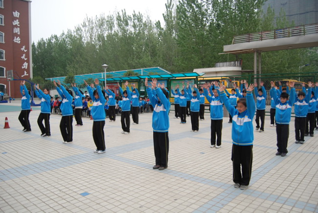 洛阳东方外国语学校中学部广播操比赛