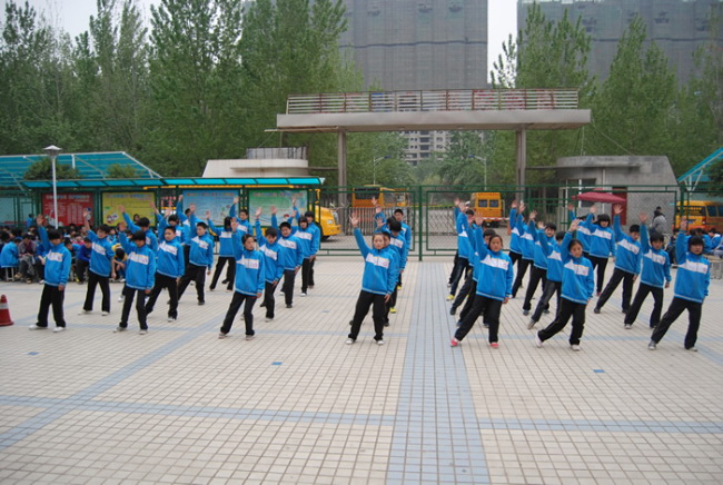 洛阳东方外国语学校中学部广播操比赛