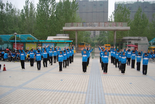洛阳东方外国语学校中学部广播操比赛