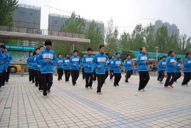 洛阳东方外国语学校中学部广播操比赛