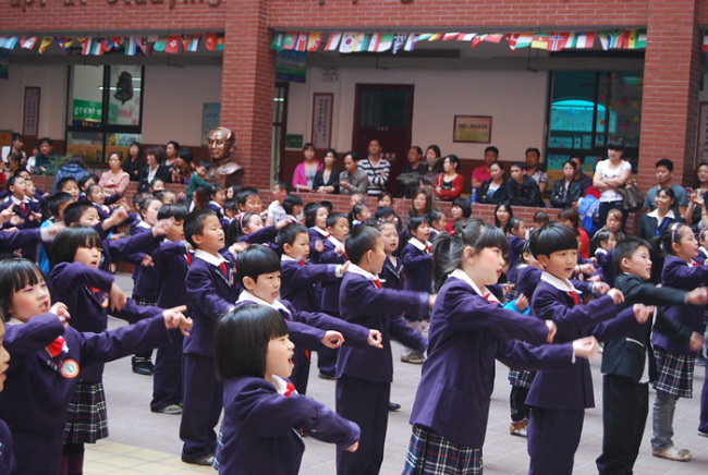 洛阳东方外国语学校开放日课间英语