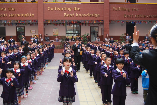 洛阳东方外国语学校开放日课间英语