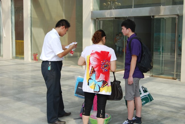 洛阳东方外国语学校2012初中部新生报到