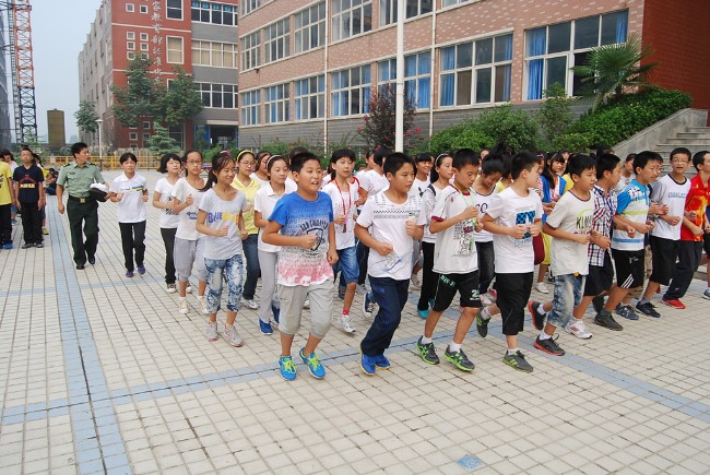 洛阳东方外国语学校初中部2012新生军训