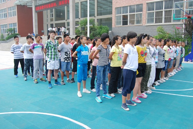 洛阳东方外国语学校初中部2012新生军训
