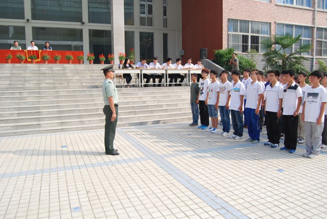 中学部新生军训会操表演2