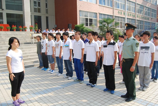 洛阳东外中学部新生军训会操表演