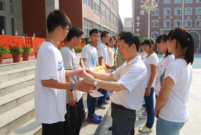 洛阳东外中学部新生军训会操表演
