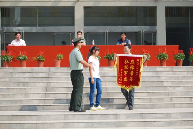 洛阳东外中学部新生军训会操表演